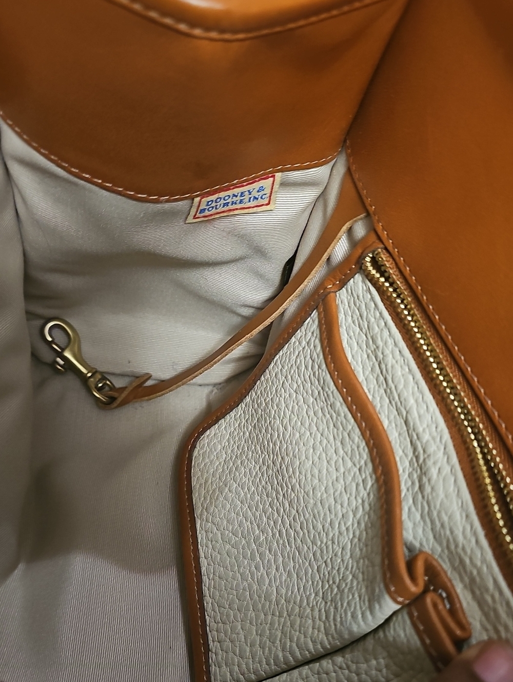 Dooney & Bourke Tan and Cream Leather Shoulder Bag ❤️ OFFERS WELCOMED!!❤️ - Picture 12 of 16